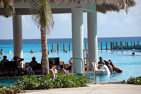Monday, November 1, 2010 Cancun 027.JPG
